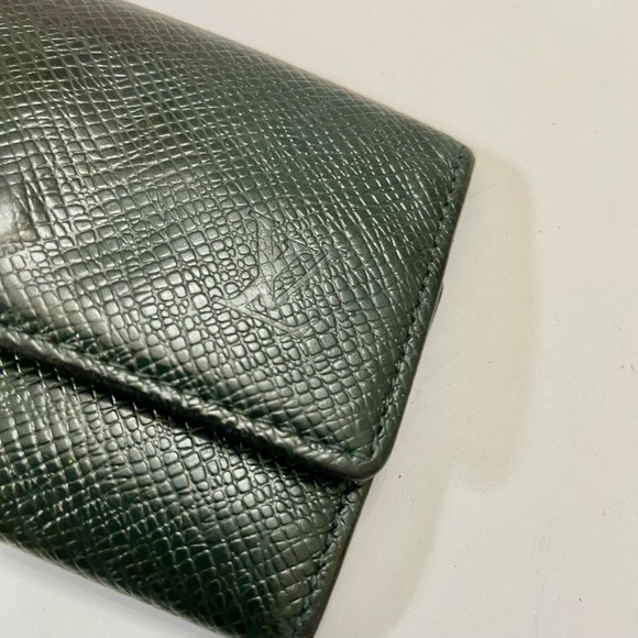 Louis Vuitton Green Taiga Leather 6-Hooks Key Case - Picture 2 of 12